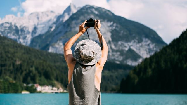 tourist-guide-exotic-landscape.jpg