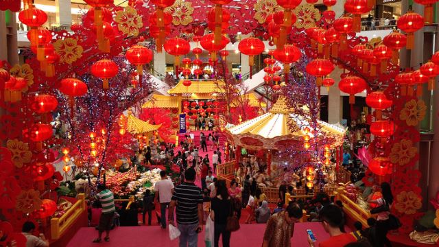 cny-decoration-in-pavilion-640.jpg