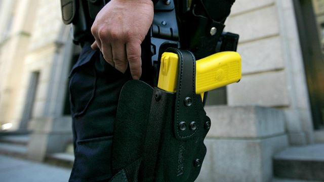 taser-police-2.jpg