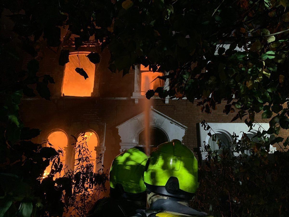 man loses house to fire after leaving battery to charge overnight 