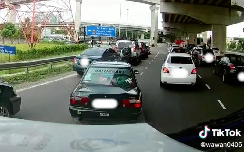 driver who allegedly used a fire truck to escape traffic is arrested by police