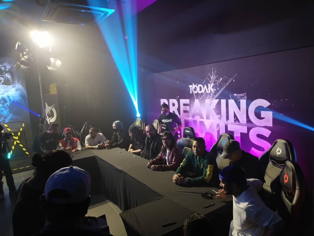 bukan biasa-biasa ni, k-clique dilamar syarikat muzik tempatan