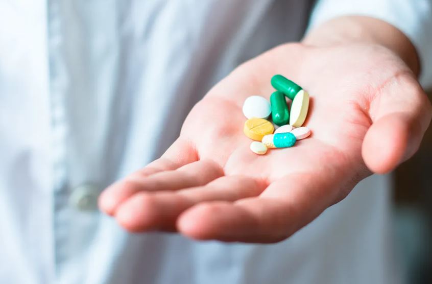 pelajar 23 tahun cedera esophagus lepas telan ubat tanpa minum air