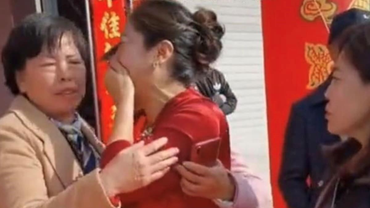 woman realised her son’s bride was actually her long-lost daughter on their wedding day