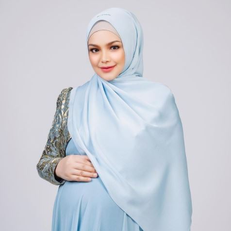 mohon doa dari semua, siti nurhaliza akui gementar lahir anak kedua