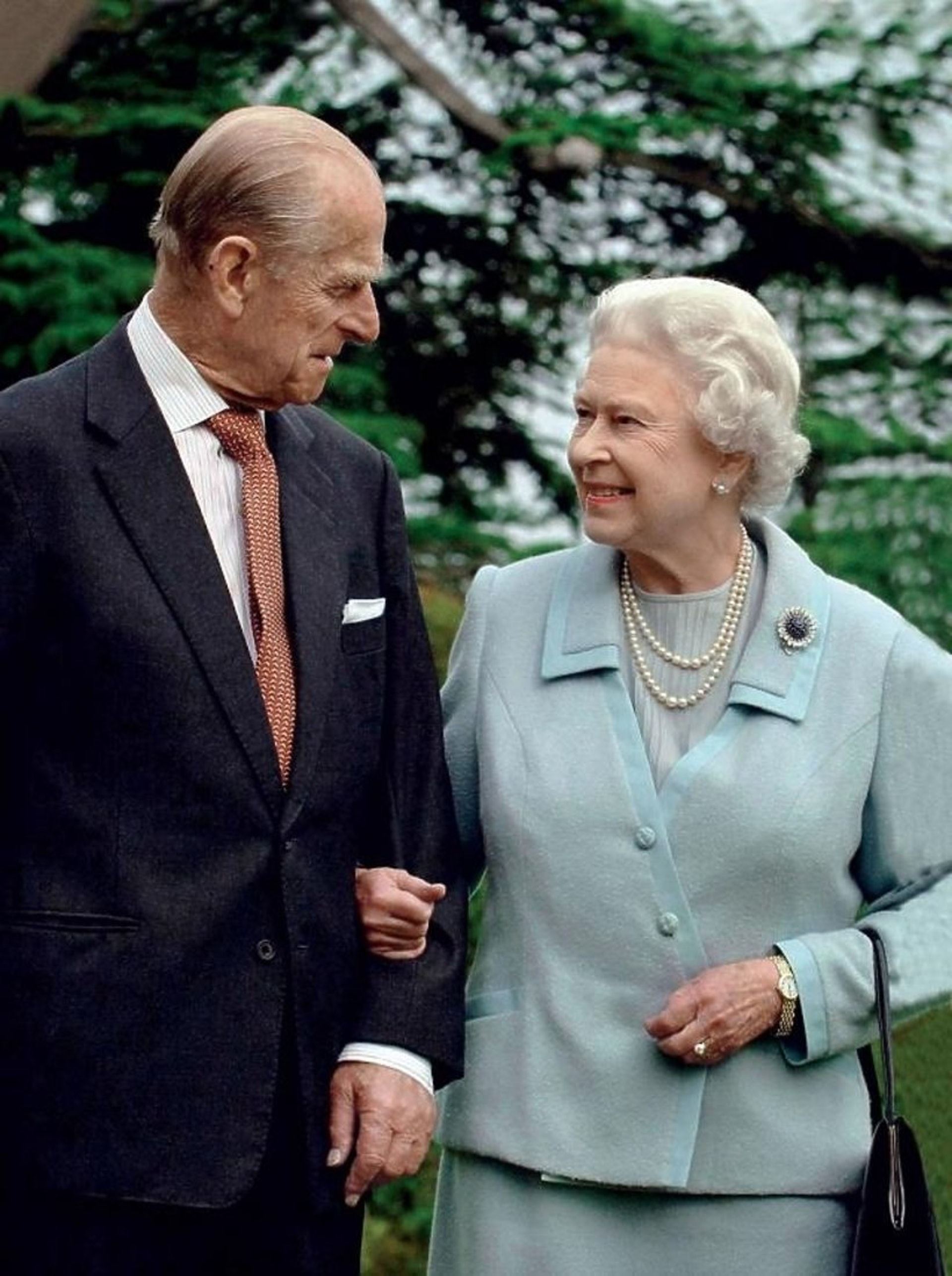 英女王和菲腊亲王的爱情故事❗️「他是我的力量来源和精神支柱。」❤️