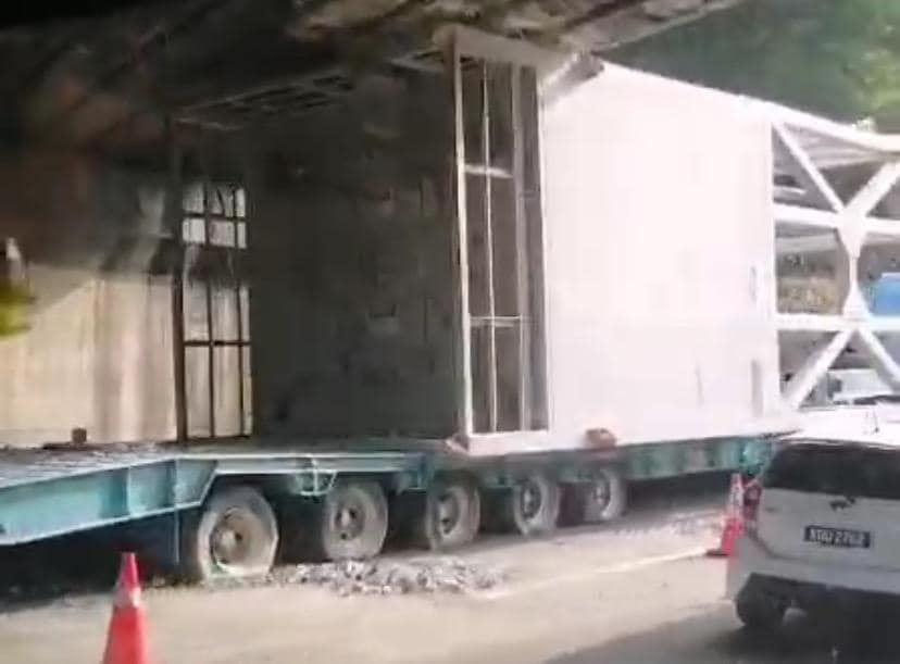 lorry stuck under flyover causes massive jam on the nkve