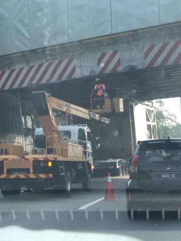 lorry stuck under flyover causes massive jam on the nkve