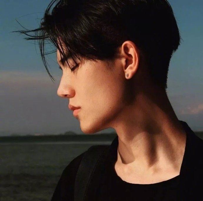 教你4招如何修复男性五官，跟着做变更帅更精致！