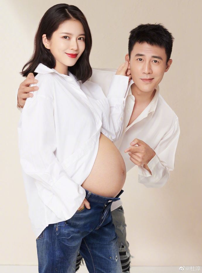杜淳晒王灿怀孕写真❗️开心亲吻老婆孕肚一脸幸福❤️