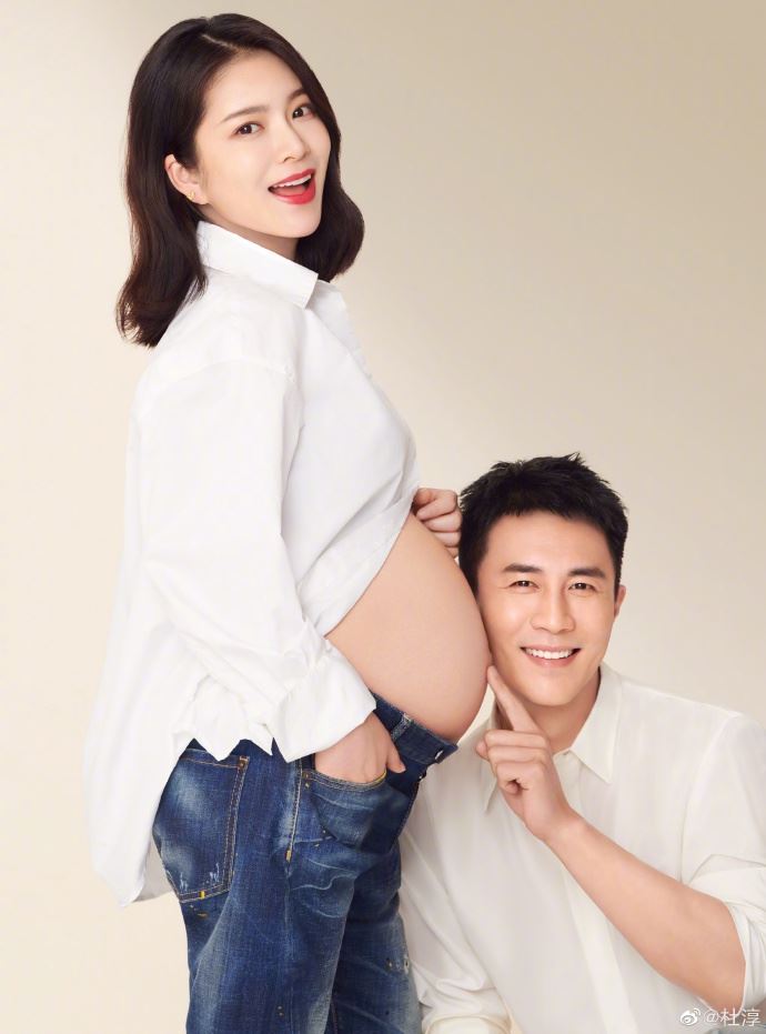 杜淳晒王灿怀孕写真❗️开心亲吻老婆孕肚一脸幸福❤️