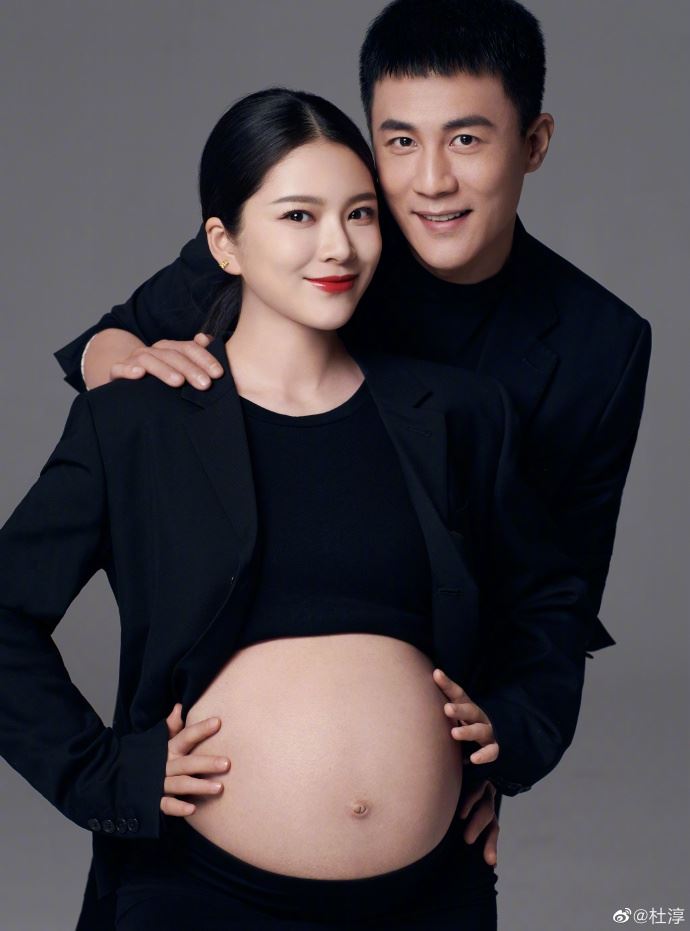 杜淳晒王灿怀孕写真❗️开心亲吻老婆孕肚一脸幸福❤️