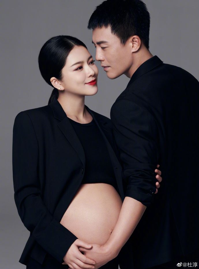杜淳晒王灿怀孕写真❗️开心亲吻老婆孕肚一脸幸福❤️