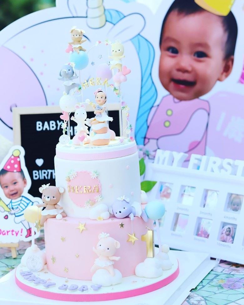 杨茜尧、罗子溢帮女儿庆祝1岁生日呀❗️三人亲子装温馨爆灯❤️