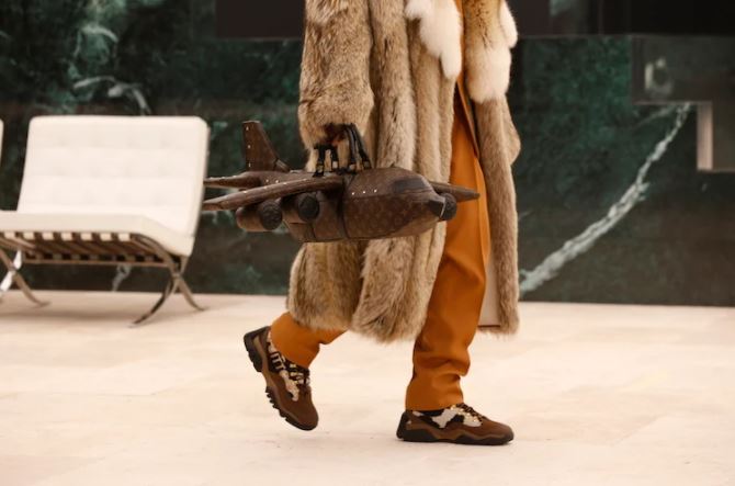 harga beg bentuk kapal terbang ini lebih mahal dari kapal terbang sebenar