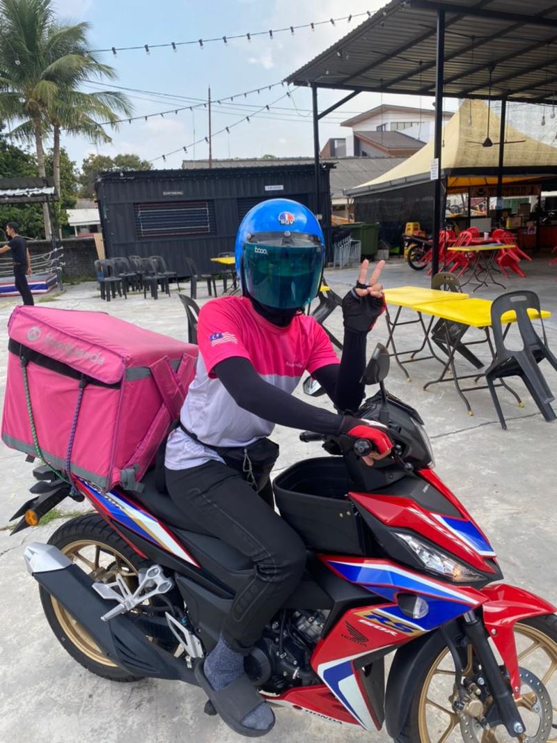 here’s what it’s like to be a food delivery rider!