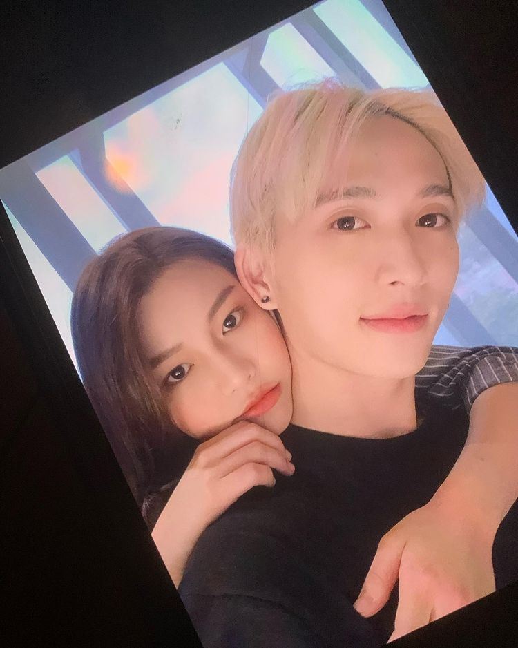 采子也劈腿❗️好友晒两人情侣照：已和邱锋泽交往1年半⚠️