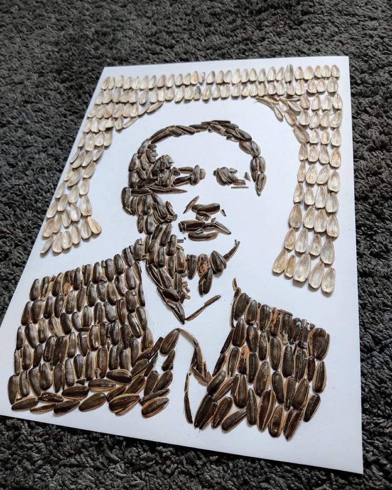 this artist from penang makes amazing artwork of dg hisham out of kuaci!