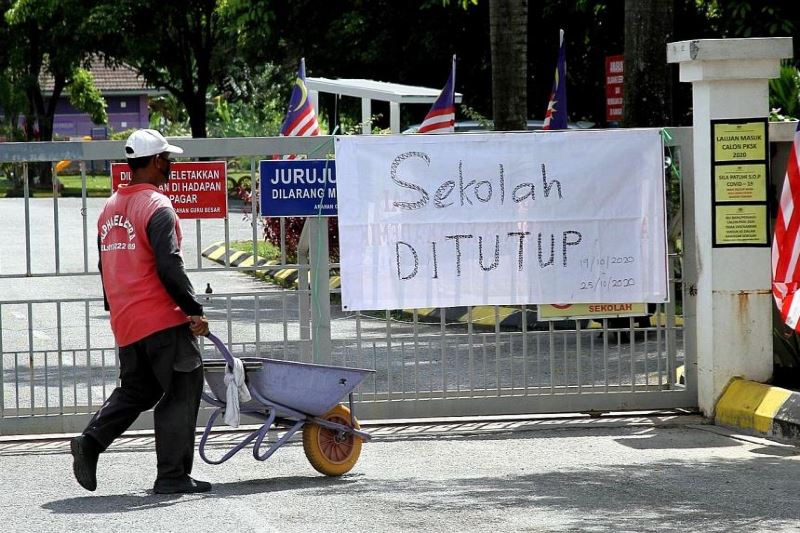 nineteen schools in selangor were ordered to close after confirmed covid-19 cases