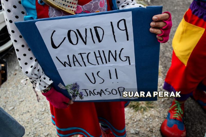 clowns take to ramadan bazaars to remind everyone to abide by sops!