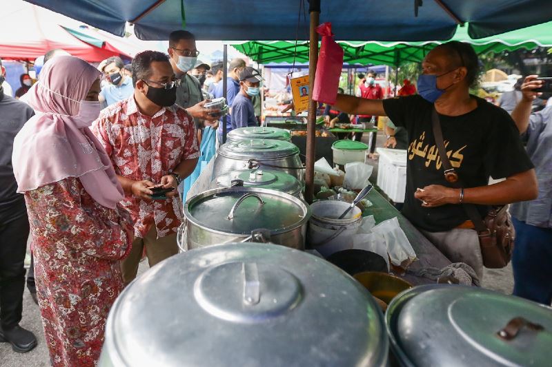 ramadan bazaar in gombak asked to close for breaching sops