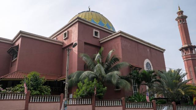 laung azan maghrib terawal tiga minit, masjid di gombak mohon maaf