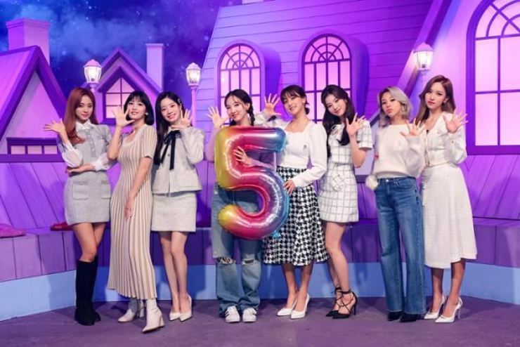 twice bakal muncul dalam the kelly clarkon show