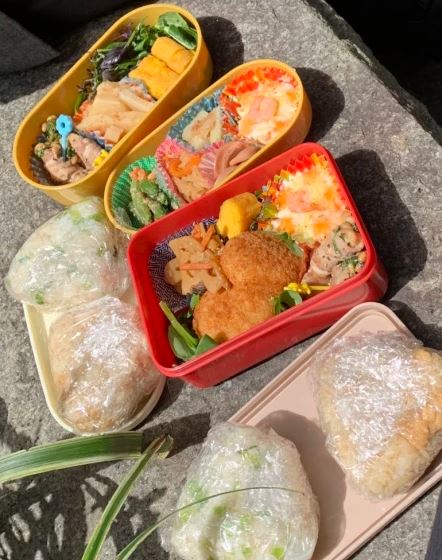 wanita menganggur tempuh perjalanan dua jam untuk rasai pengalaman waktu makan tengahari pejabat