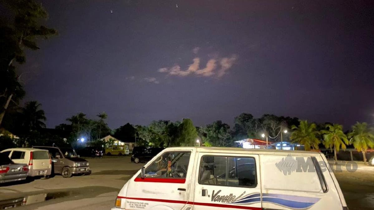 kebesaran allah swt, penduduk kagum melihat kalimah allah di langit