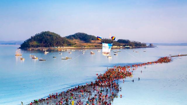 fenomena laut 'terbelah' dua, netizen tergamam!