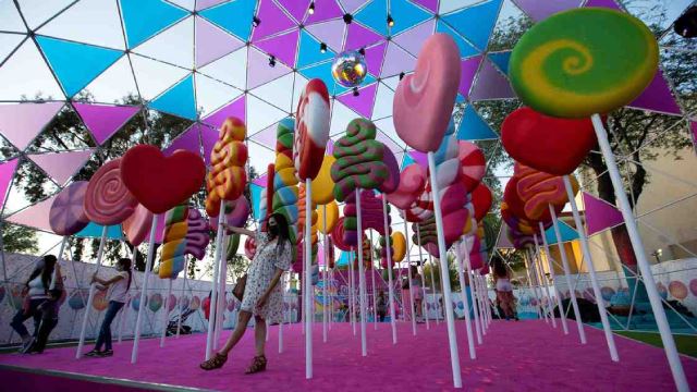 taman tema penuh manisan, pengunjung merasai seakan di kilang willy wonka!