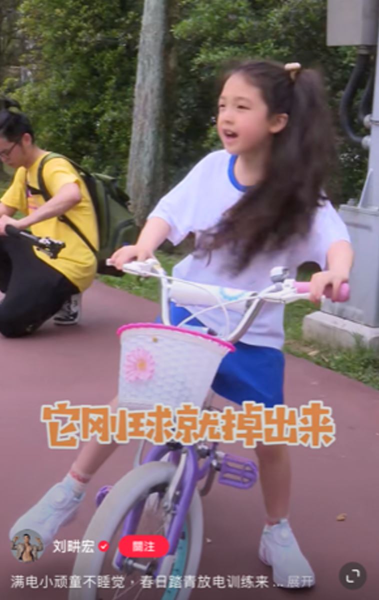 《爸爸去哪儿》小泡芙长大啦❗️甜美颜值再升级💗