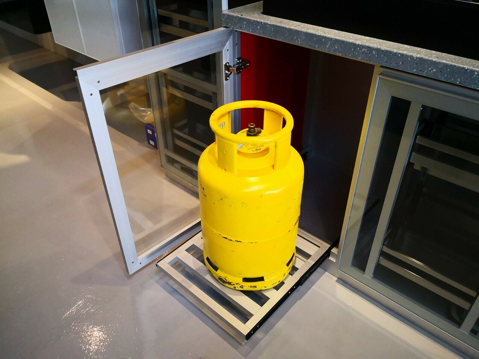 man almost loses his life after gas cylinder explodes in his home