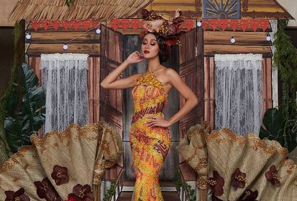 selit elemen tradisional, miss universe malaysia 2020 gayakan kostum tema ‘kampungku’