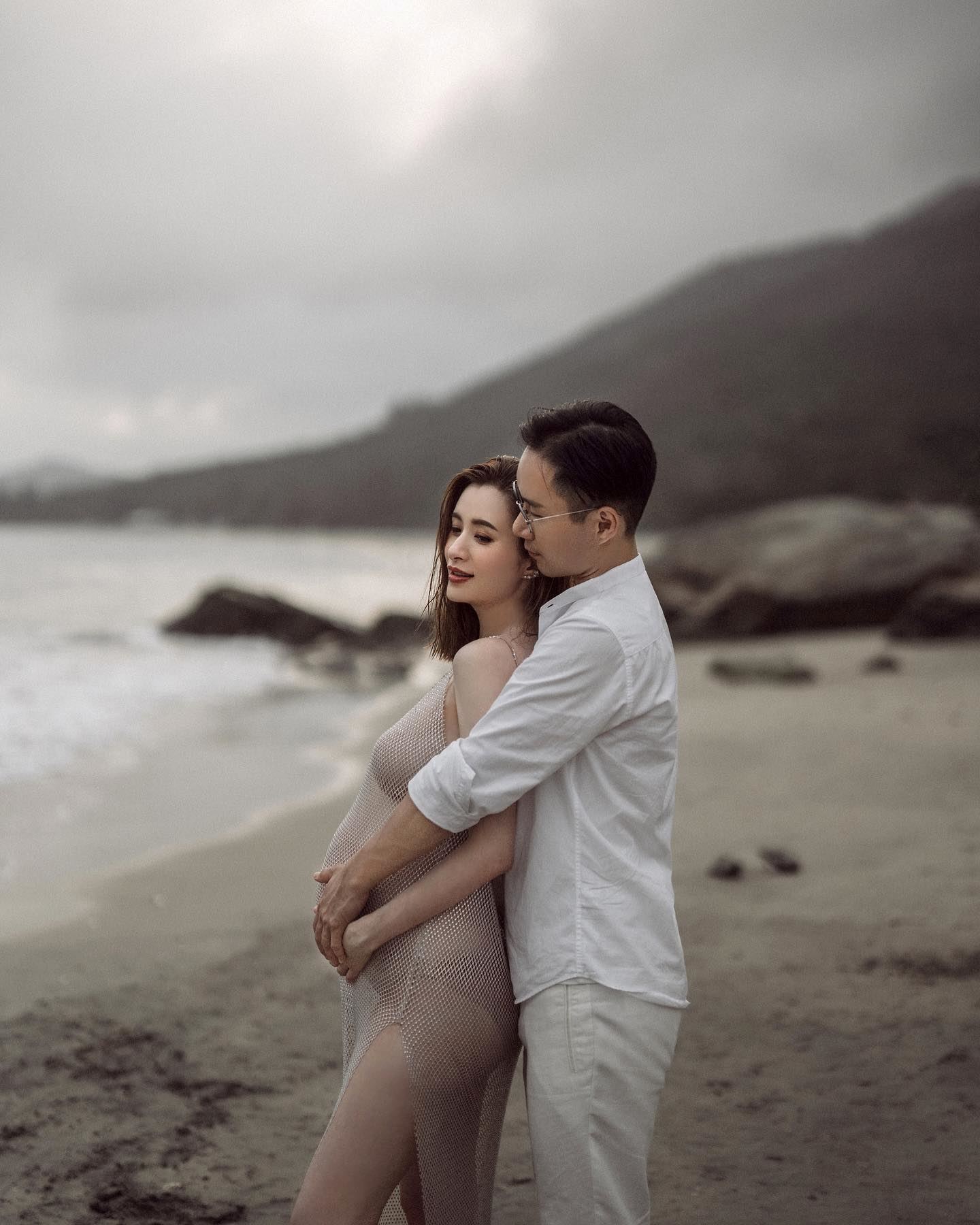 【多图】沈卓盈大晒怀孕写真❗️「当妈妈令我们变得更勇敢」❤️