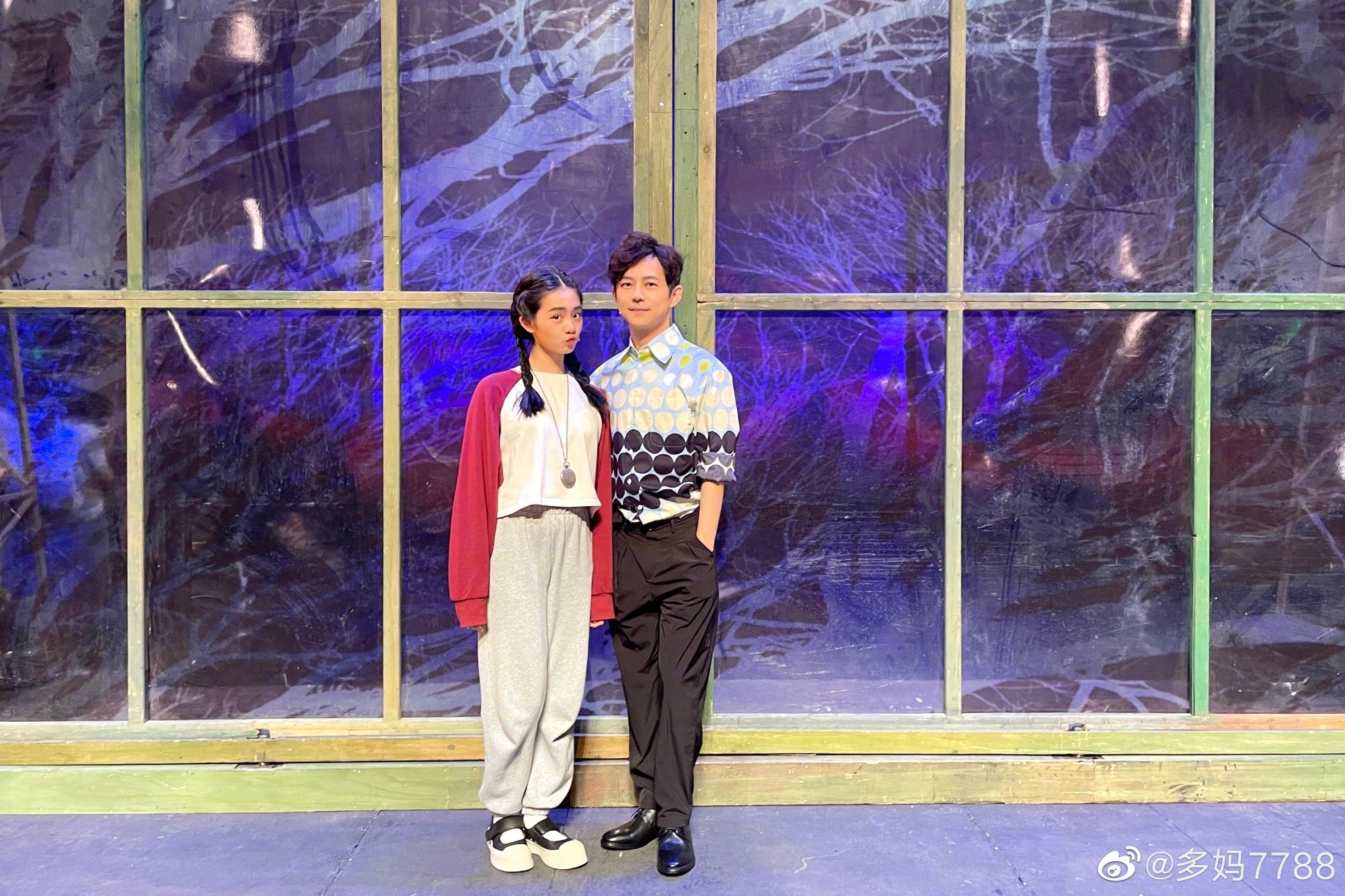 【多图】多多搭档何炅演出舞台剧❗️舞台魅力非凡❤️