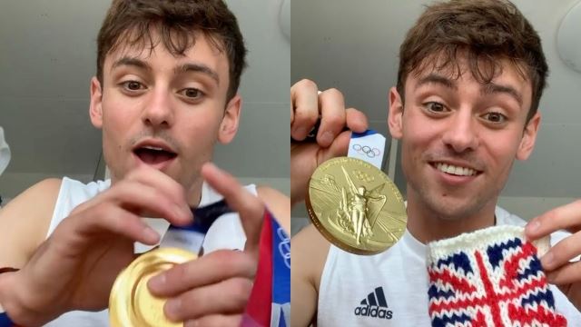 atlet terjun britain, tom daley curi tumpuan netizen apabila dilihat sedang mengait