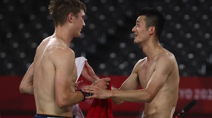 tokyo 2020: denmark’s viktor axelsen beats former champion chen long in badminton finals