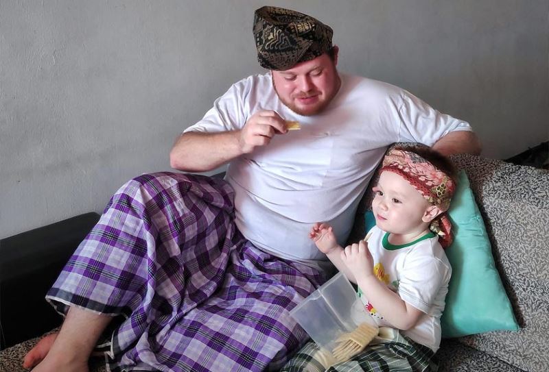 malaysia’s famous mat salleh celebrity rys william tests positive for covid-19