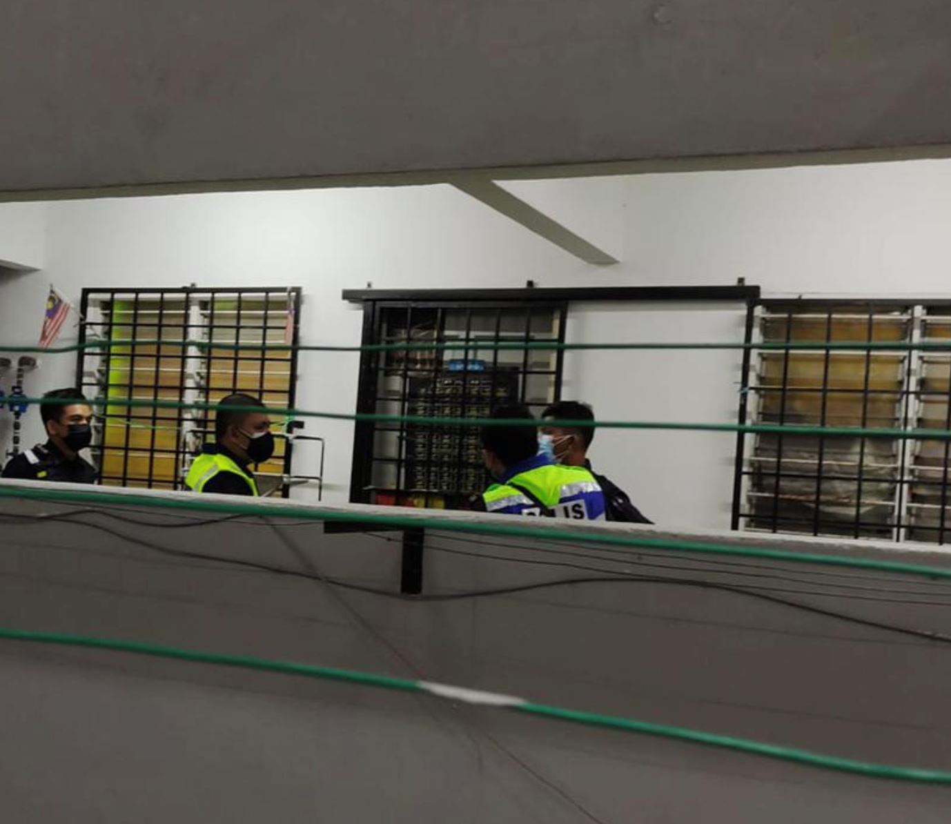 hidu bau busuk, jiran terkejut temui warga emas meninggal sendirian di rumah