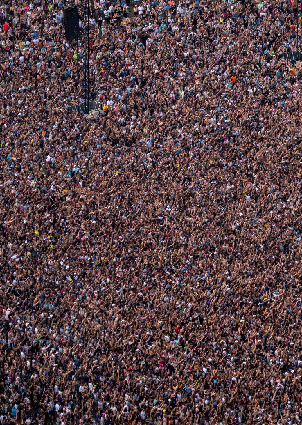 deltapalooza: massive crowd photos from lollapalooza goes viral amidst delta concerns in the u.s.