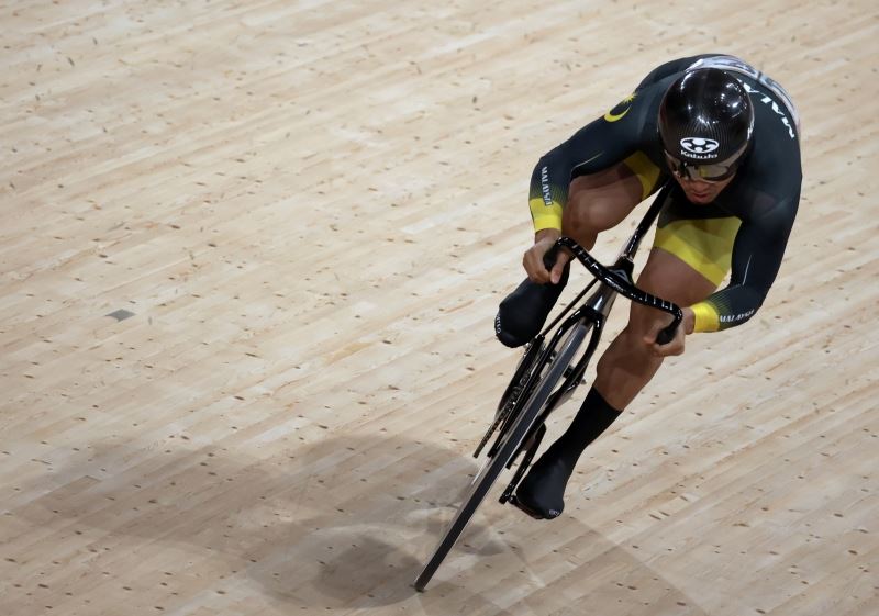 【东京奥运】「场地自行车争先赛」为什么选手一开始都「抢骑在后面」🚴♀️