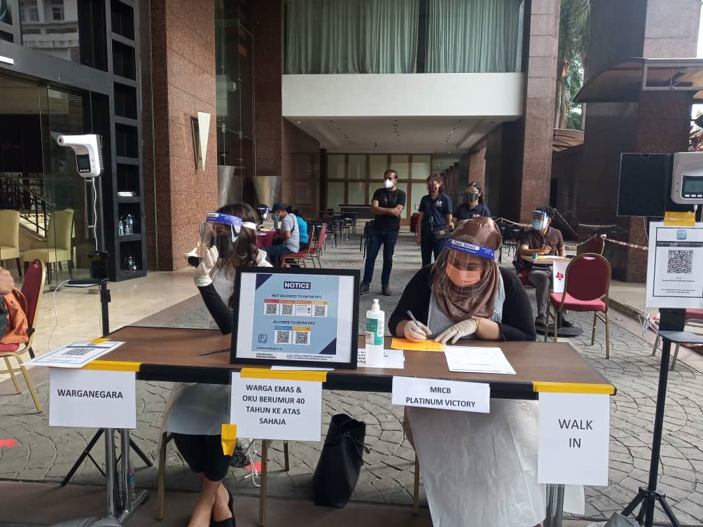 warga asing bersesak di ppv mahu ambil suntikan vaksin covid-19, rupanya ada salah faham