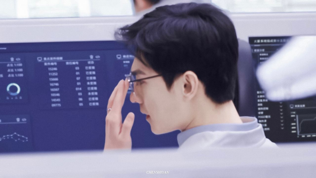 【多图】杨洋「于途」眼镜look帅爆镜❗️送你8张帅图做桌布❤️