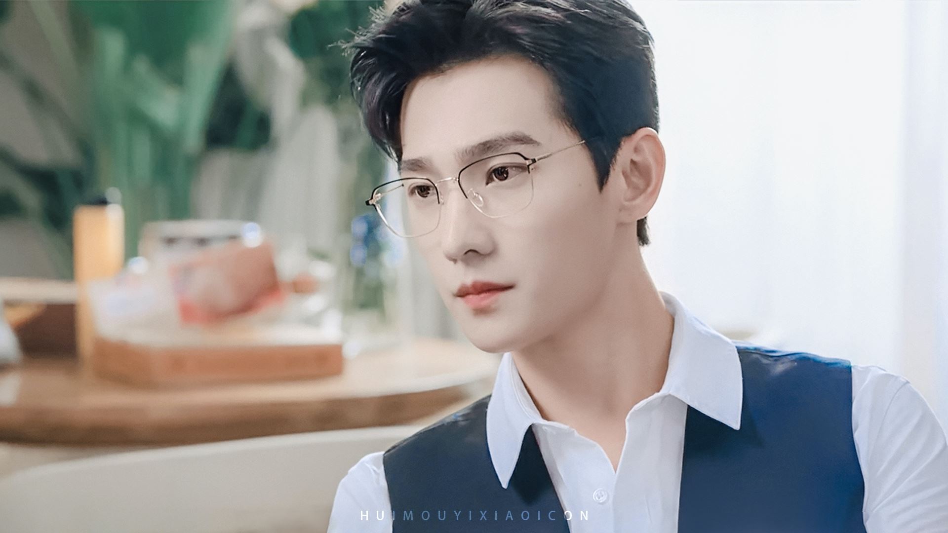 【多图】杨洋「于途」眼镜look帅爆镜❗️送你8张帅图做桌布❤️