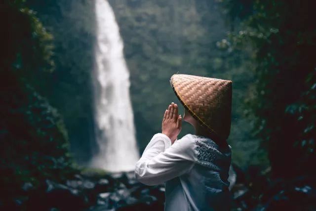 经常对自己说这4句话，你就会越来越强大！