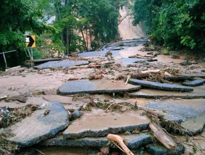 heavy rain causes floods to hit several areas in kedah