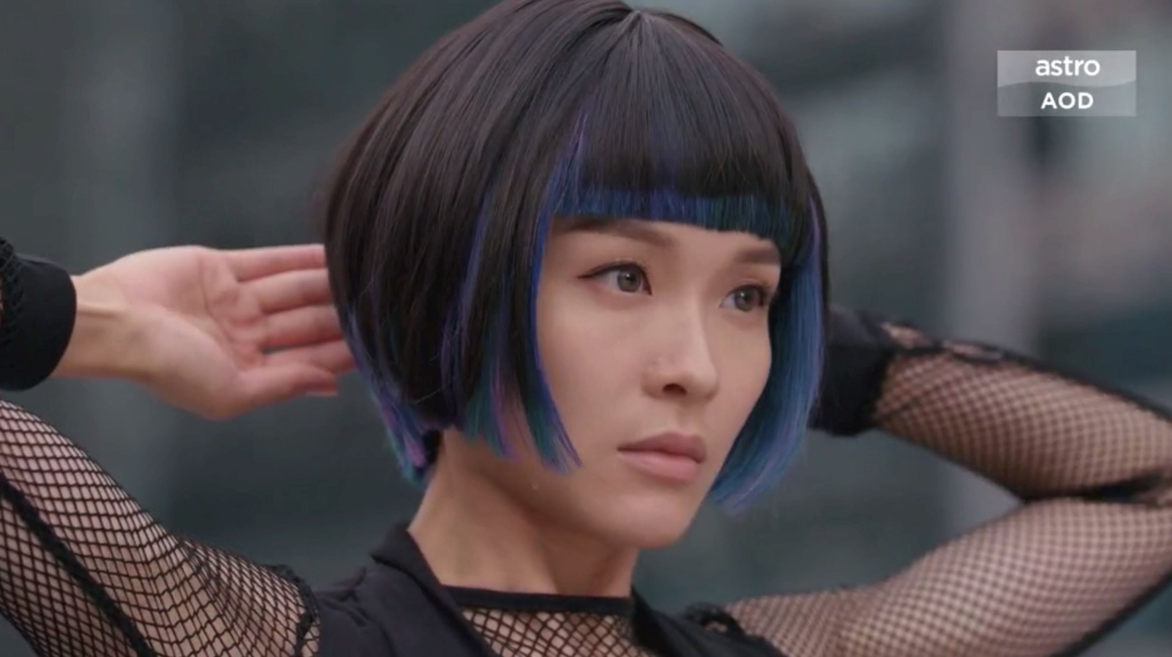 《智能爱人》李佳芯挑战「椅子舞」❗️好sexy呀😍