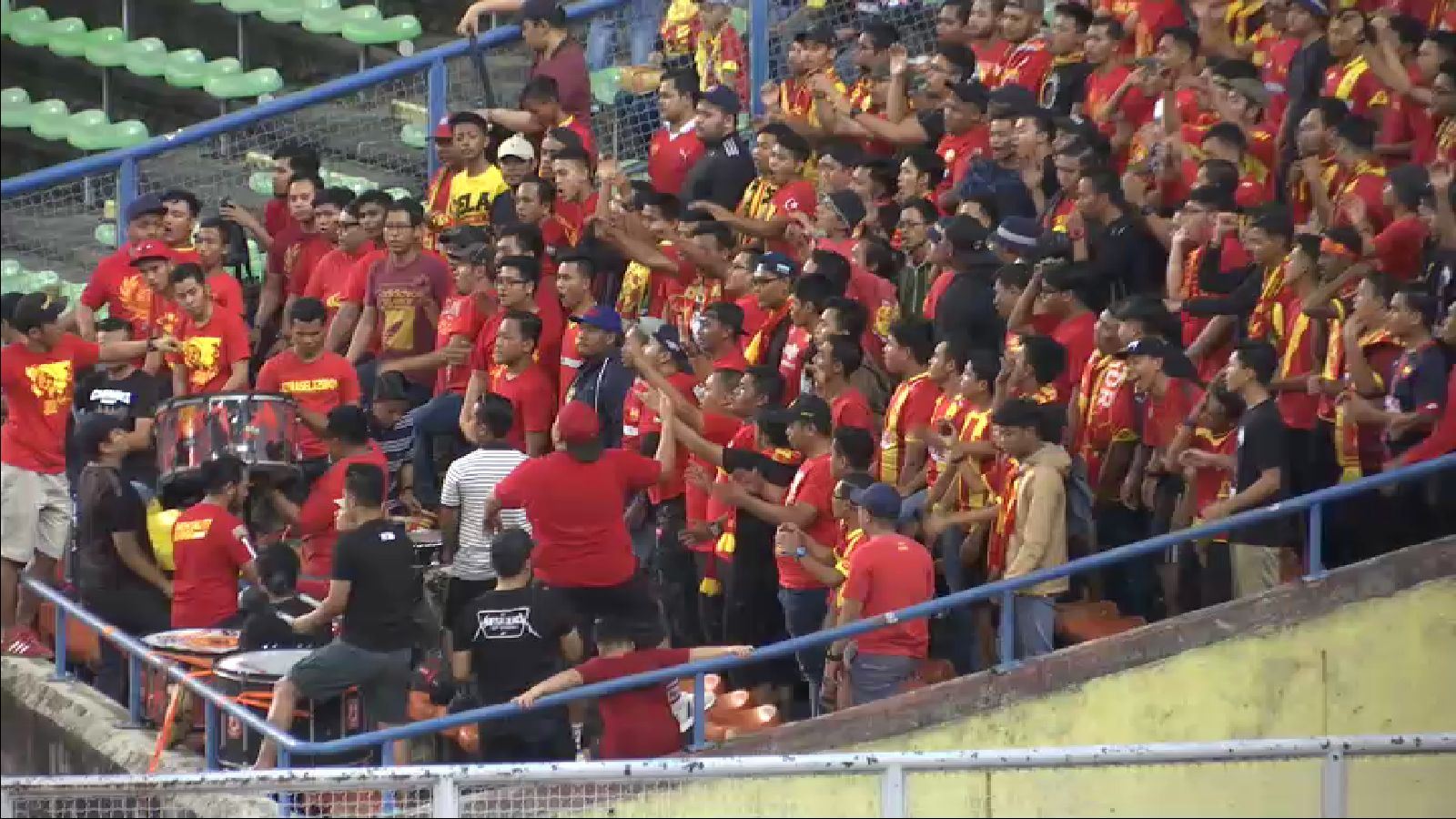 penyokong mungkin kembali ke stadium!