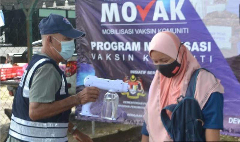 elderly man in melaka volunteers at mobile ppv after losing his daughter to covid-19